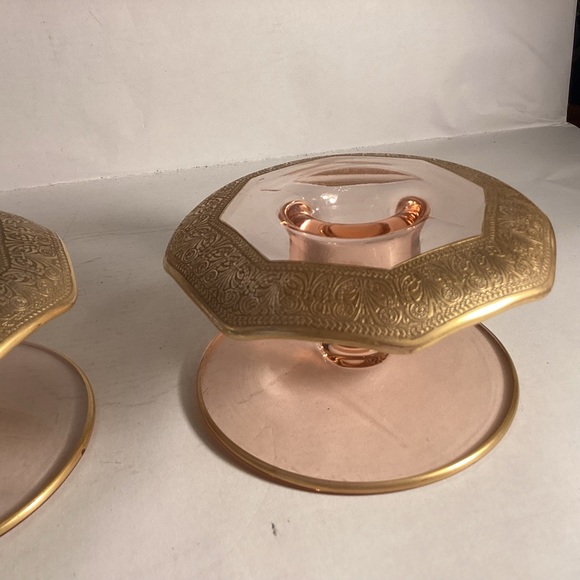 Pair of pink glass candle holders with gold trim - Picture 5 of 6